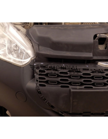 Habillage supérieur pare-choc Peugeot 208 I - phase 1  (03/2012 au 05/2015)